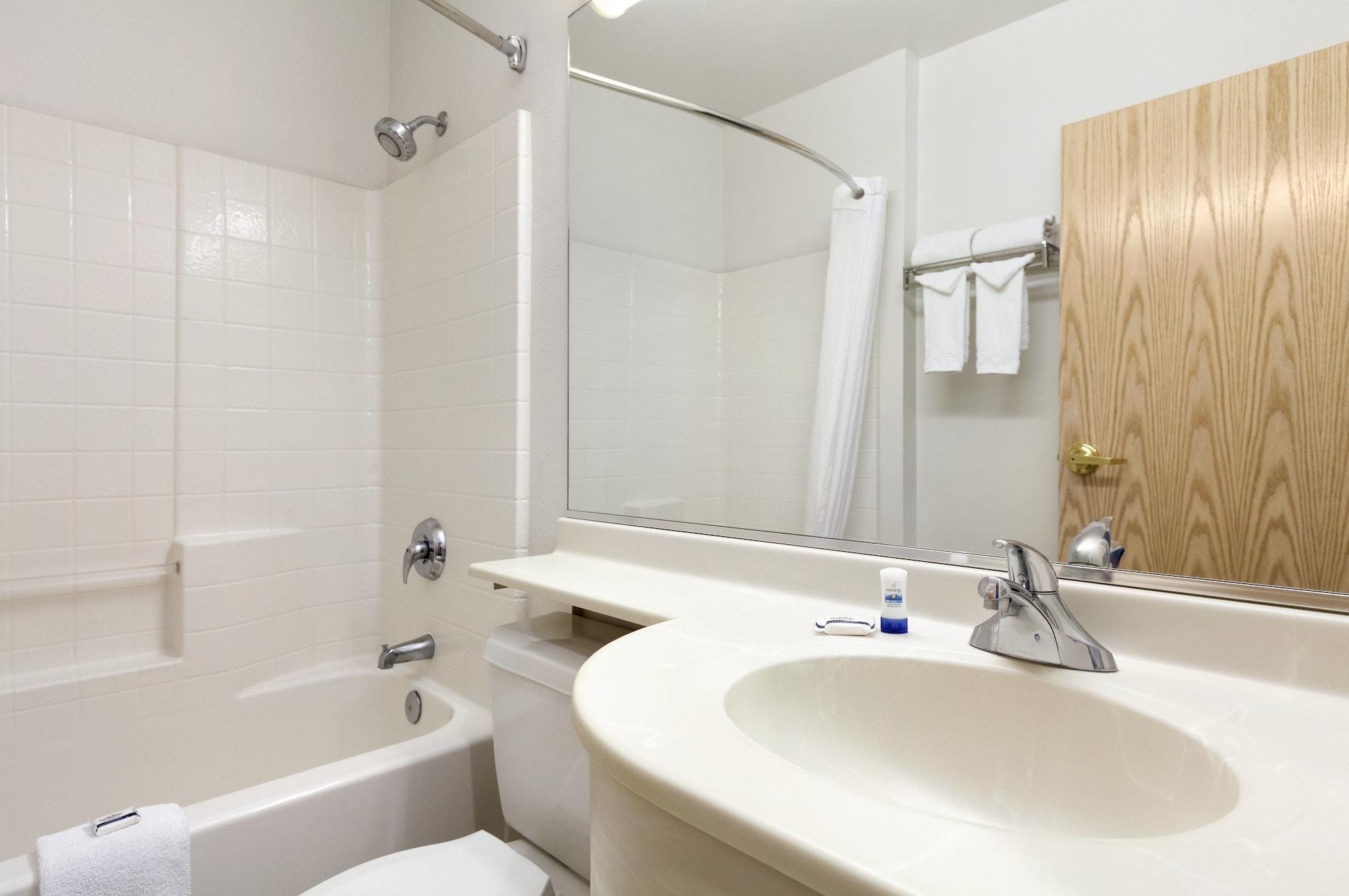Microtel Inn & Suites Modesto Ceres Quarto foto
